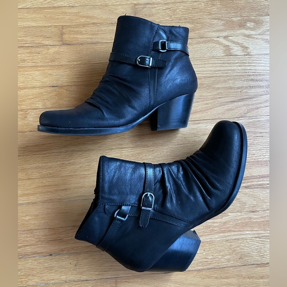 Baretraps Black Ankle Boots.  Size 7.5 - Picture 4 of 7